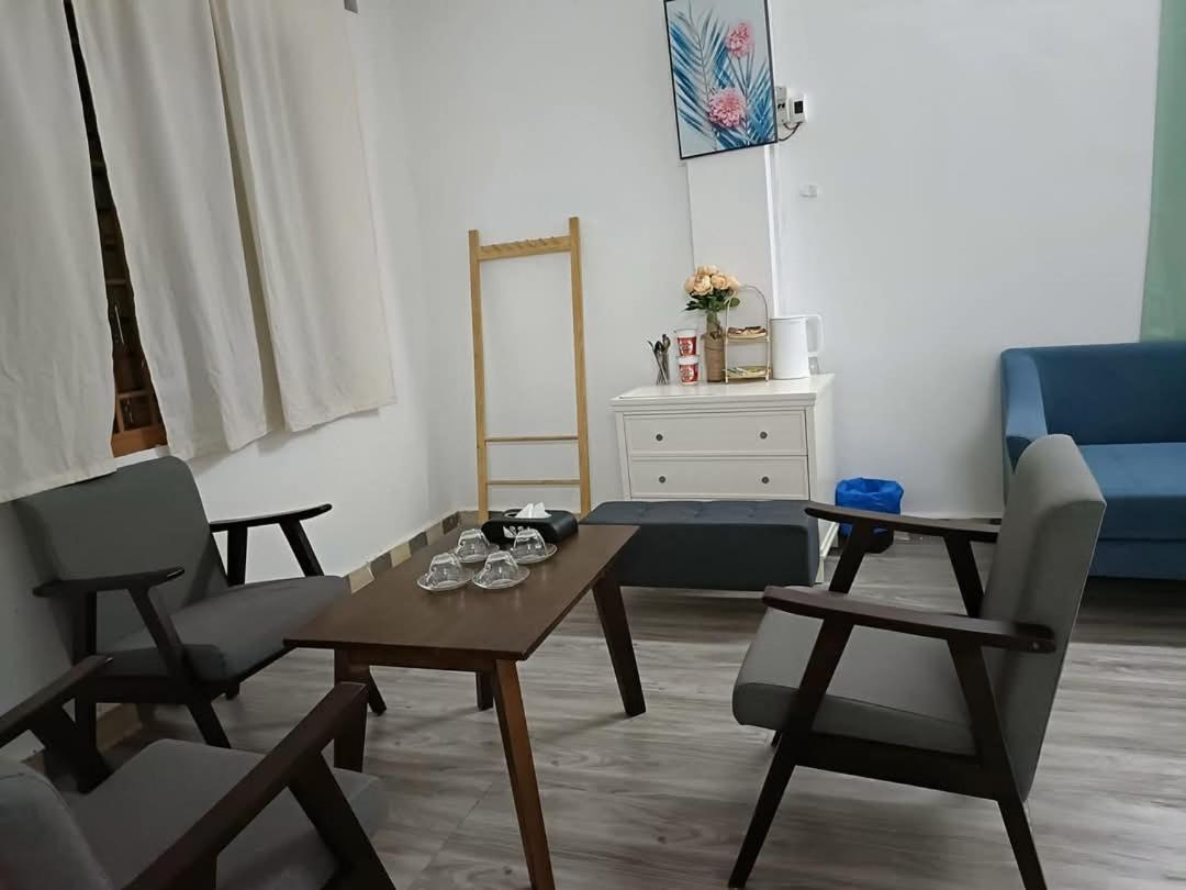 Căn hộ Nguyen Me Khang 2 *